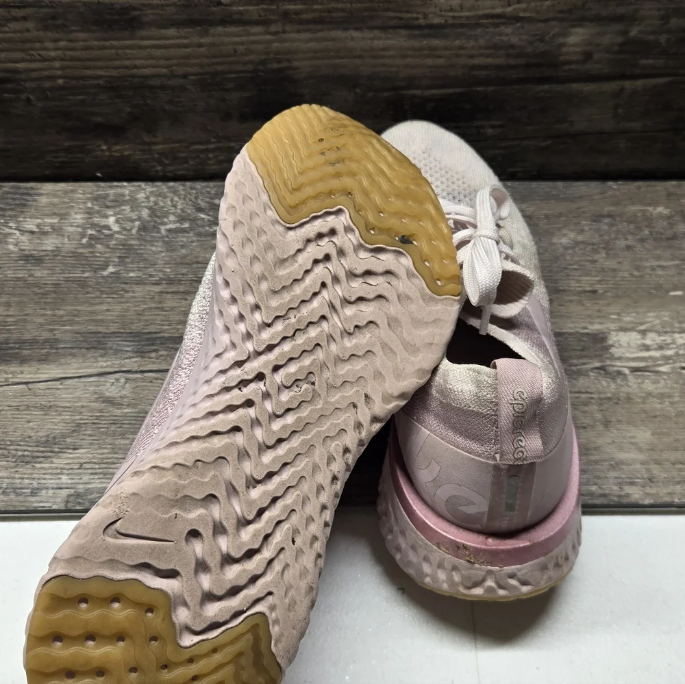Nike Epic React Flyknit Womens Size 7.5 Running‎ Shoes AQ0070 600 Pearl Pink
